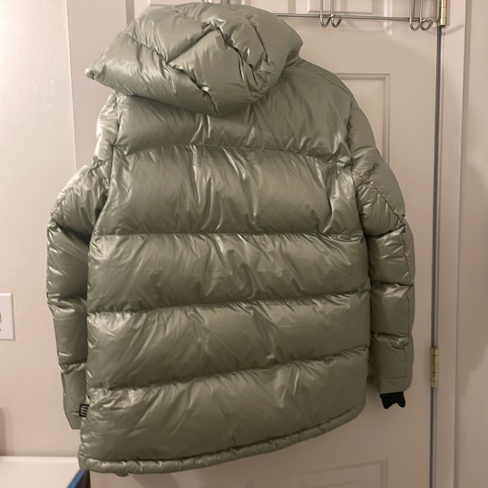 Brand new Aritzia Super Puff!! Never worn, tags intact,